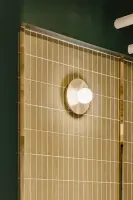 그린과 골드가 어우러진 레트로 모던 화장실